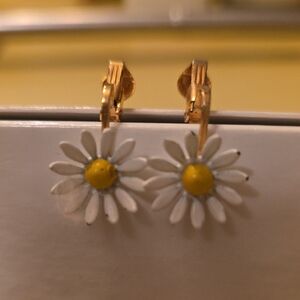 Vintage White and Yellow Daisy Earrings